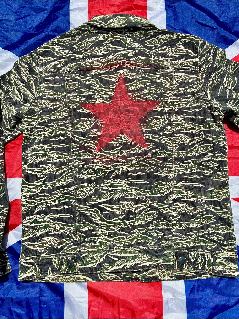 Men's Camouflage Print Custom Red Star Trucker Jacket with Red Star Back